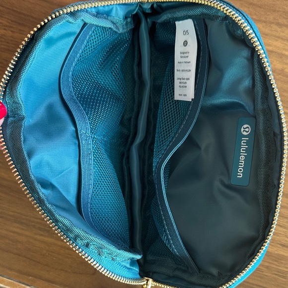 lululemon athletica Blue Crossbody Bag - Picture 5 of 5